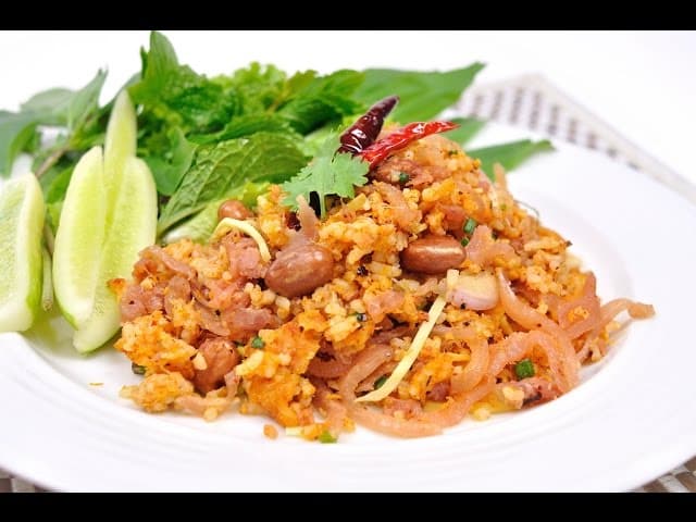 ยำแหนมคลุกข้าวทอด - ภาพที่ 1