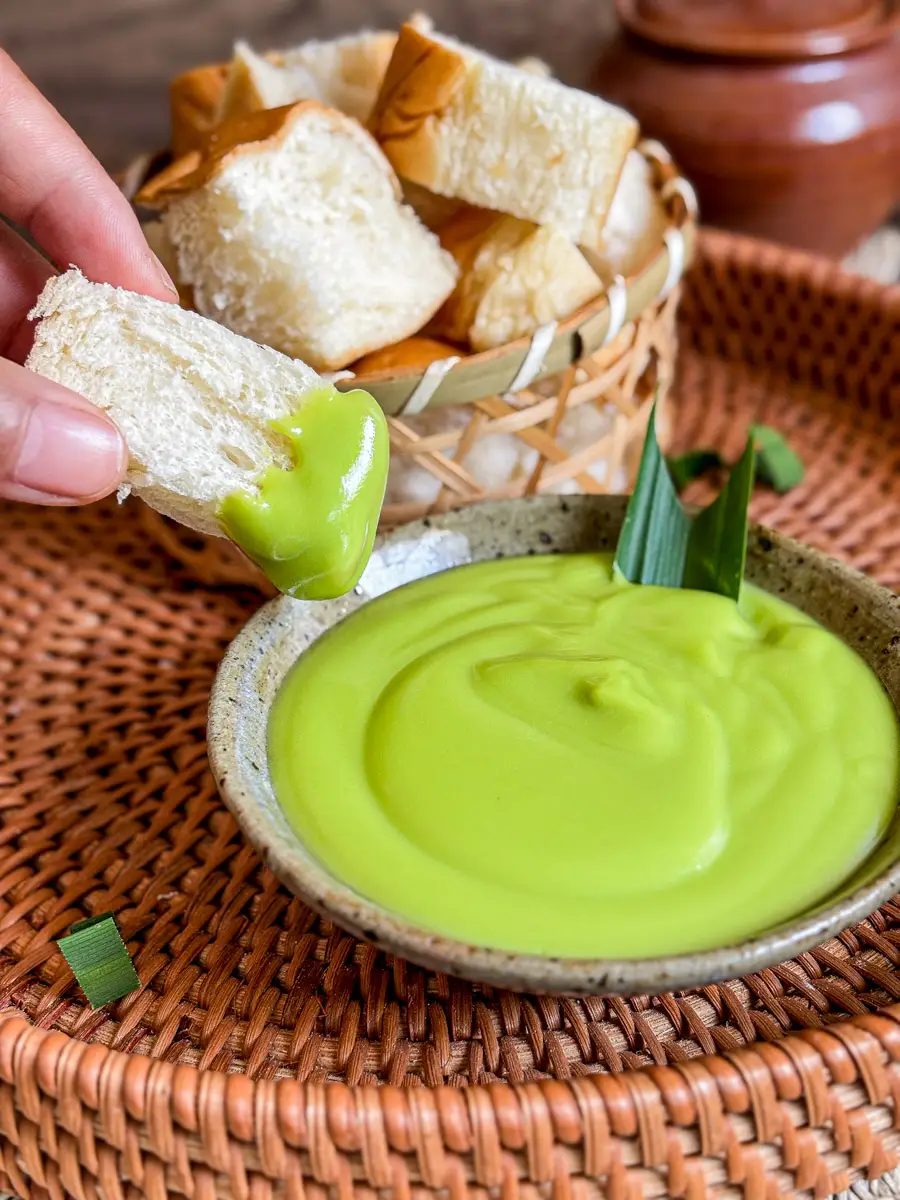 ขนมปังสังขยาใบเตย